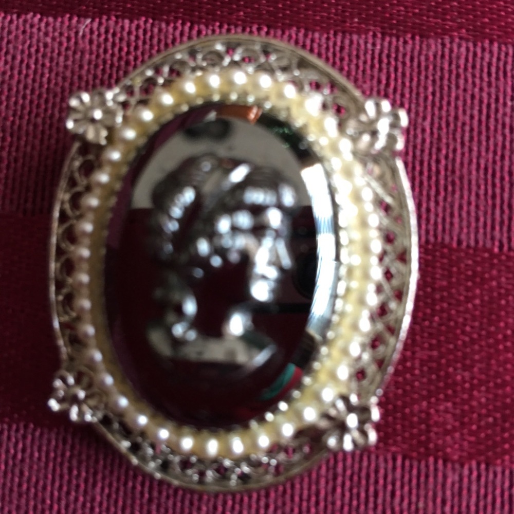 🎉HP🎉Vintage Menorca Pearl Necklace, Cameo Brooch - Picture 4 of 8